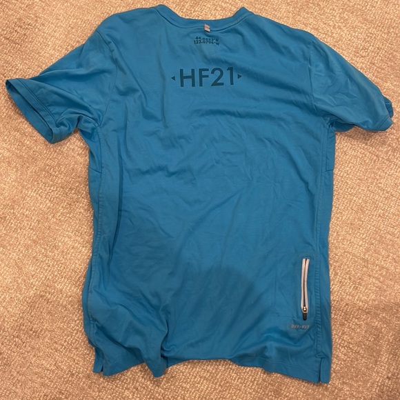 Nike dry fit running shirt size L - Picture 3 of 3